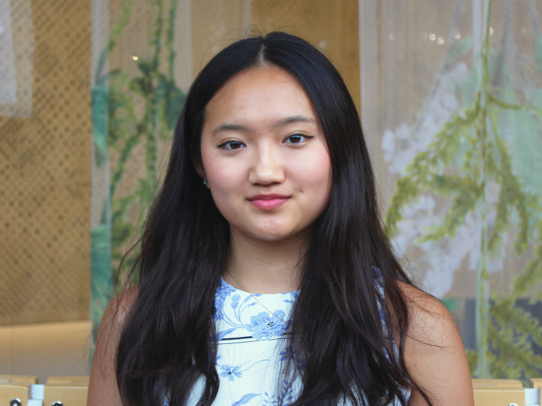 Julia Wang headshot
